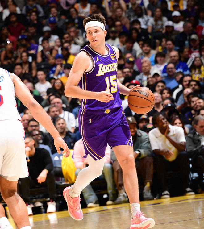 开云体育APP-詹姆斯尴尬准三双里夫斯35分救主，大帝空砍35+7+7，湖人逆转76人